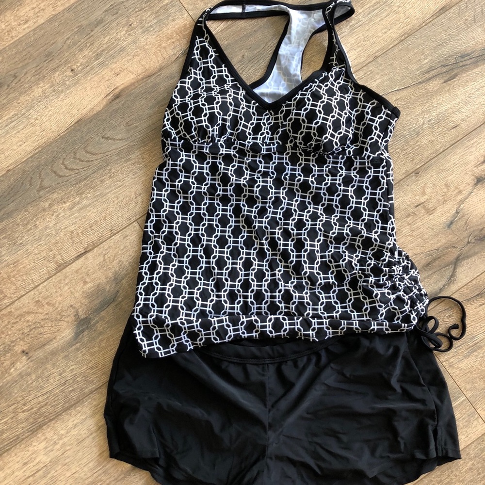 Liz Lange maternity swimsuit